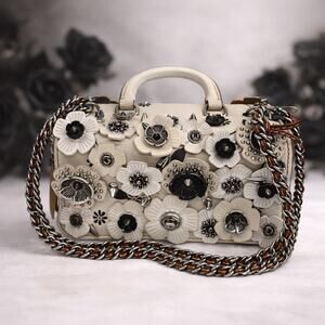 RARE Double Dinky 1941 Coach Tea Rose Cream Black Rivets Kisslock